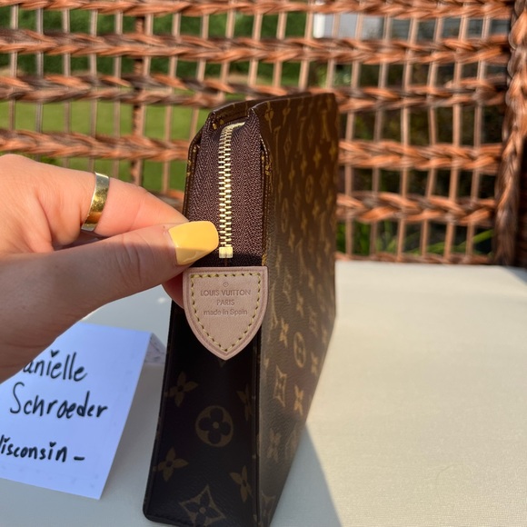 SOLD ‼️ Louis Vuitton Toiletry 26 - Picture 7 of 17